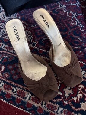 READ DESCRIPTION - Prada Brown Suede Knot Peep-Toe Mules size 39.5
